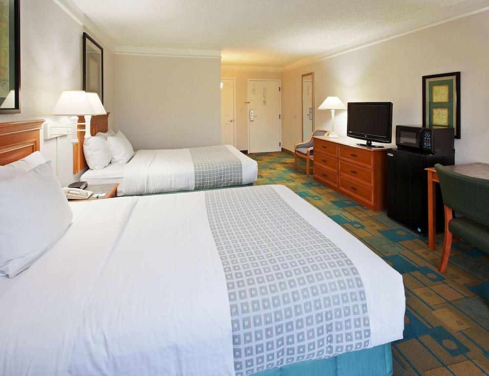 La Quinta By Wyndham Redding Hotel Bagian luar foto