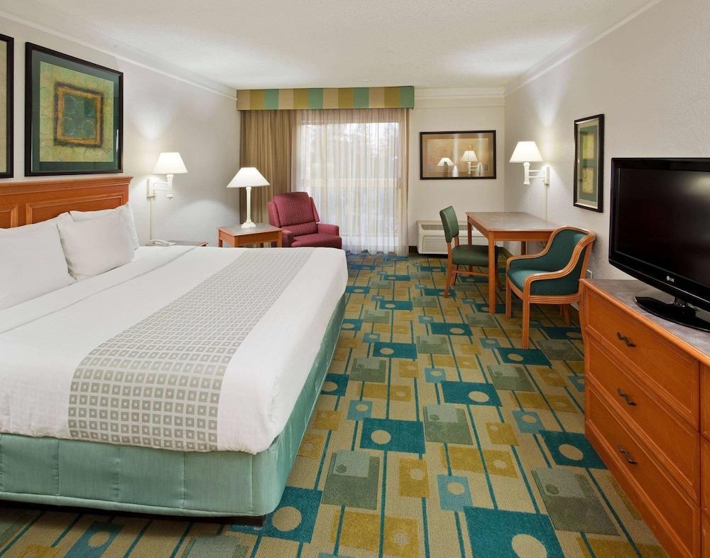 La Quinta By Wyndham Redding Hotel Bagian luar foto