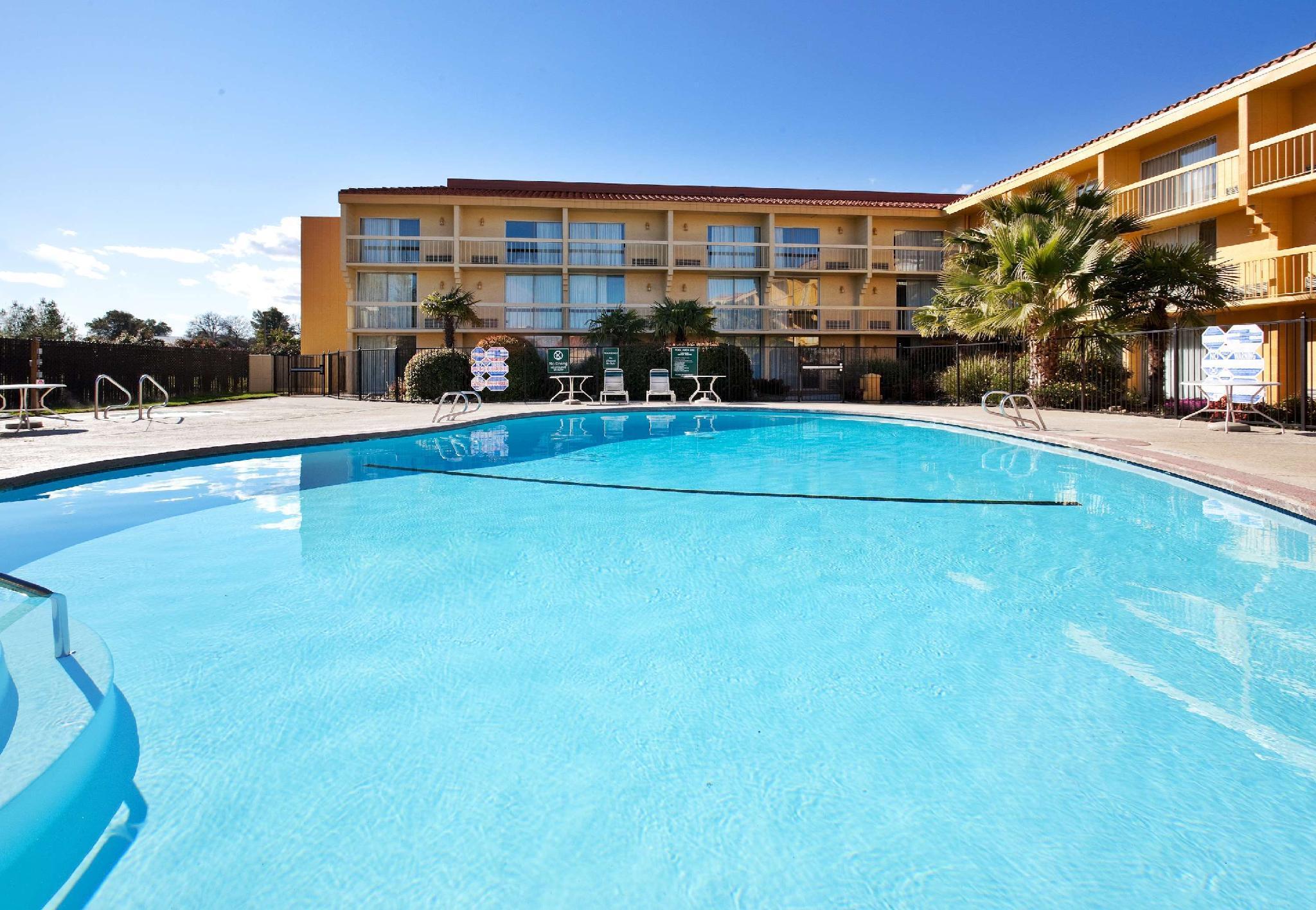 La Quinta By Wyndham Redding Hotel Bagian luar foto