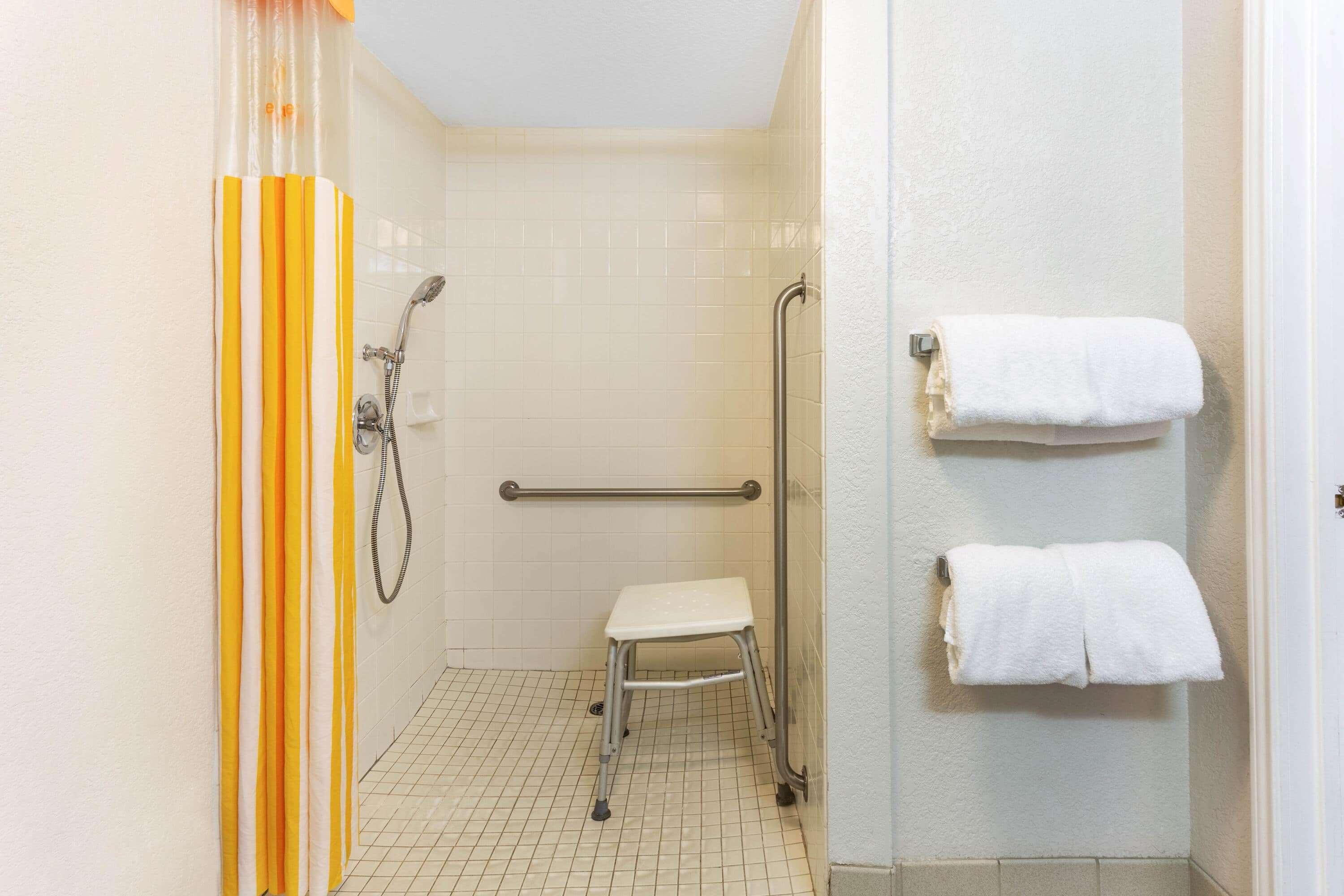 La Quinta By Wyndham Redding Hotel Bagian luar foto
