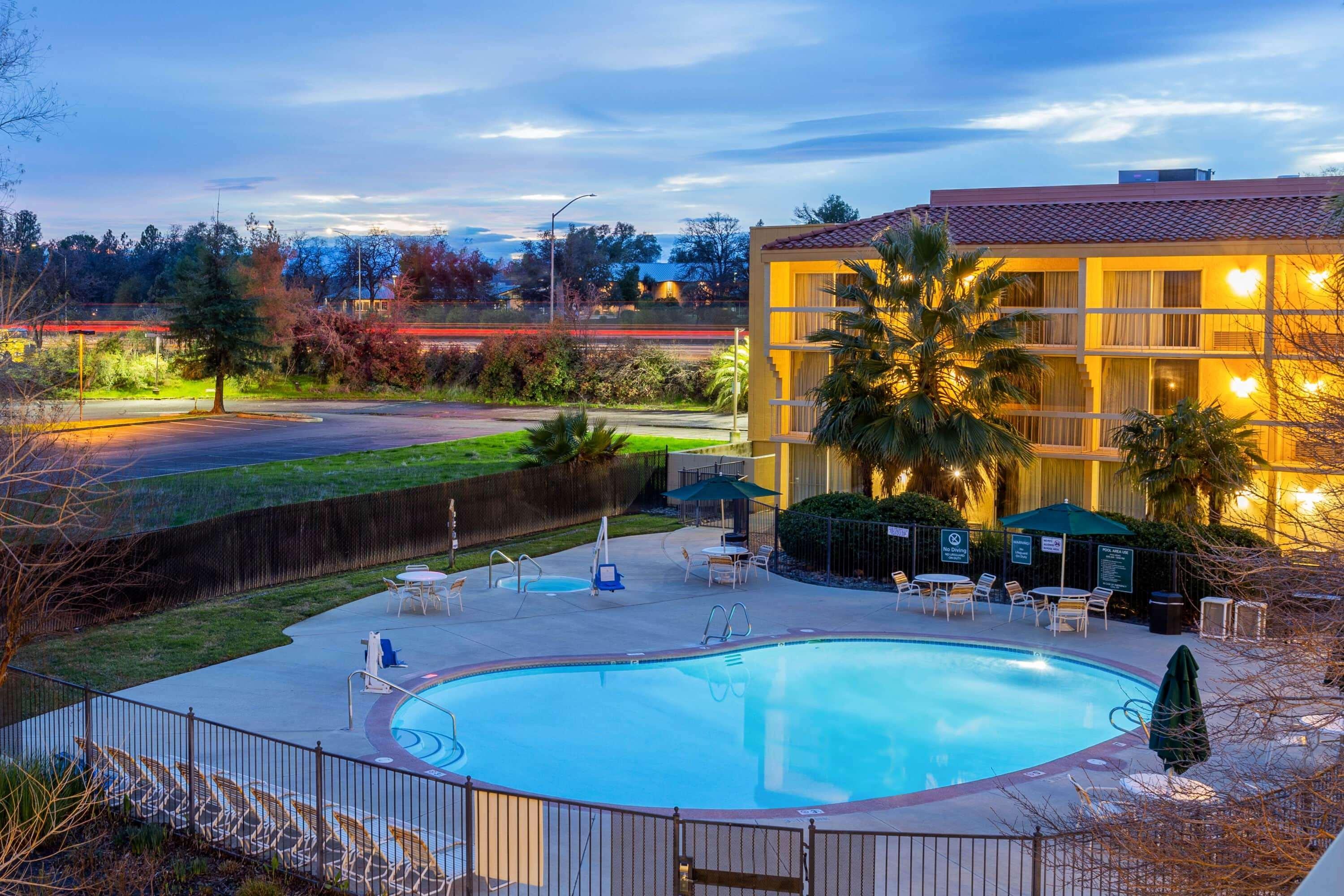 La Quinta By Wyndham Redding Hotel Bagian luar foto