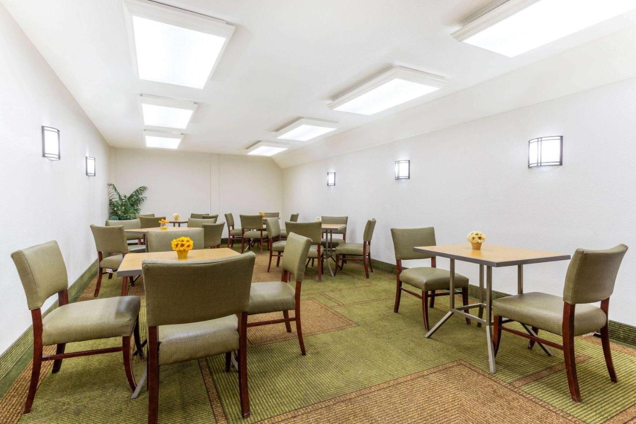 La Quinta By Wyndham Redding Hotel Bagian luar foto