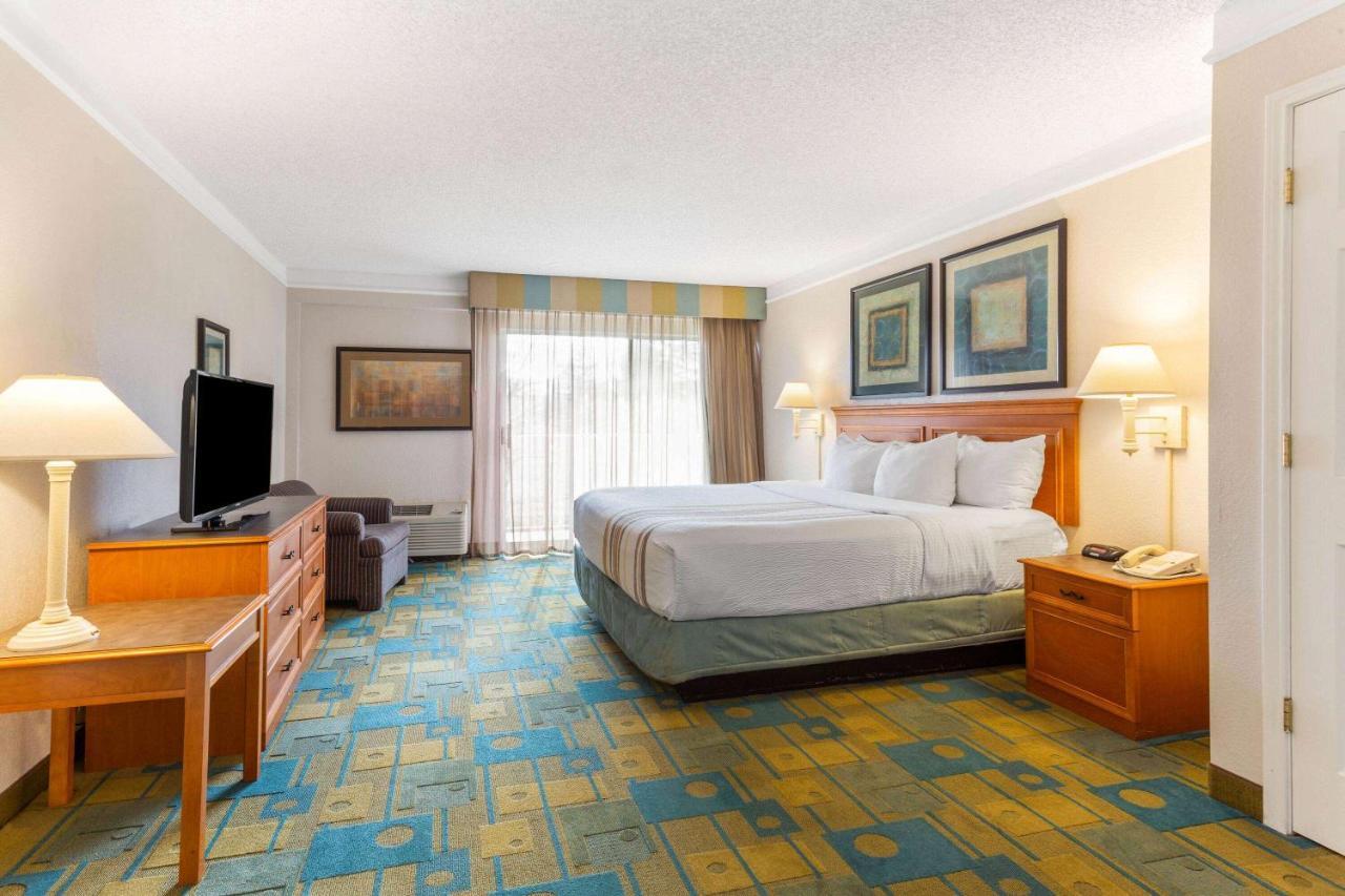 La Quinta By Wyndham Redding Hotel Bagian luar foto