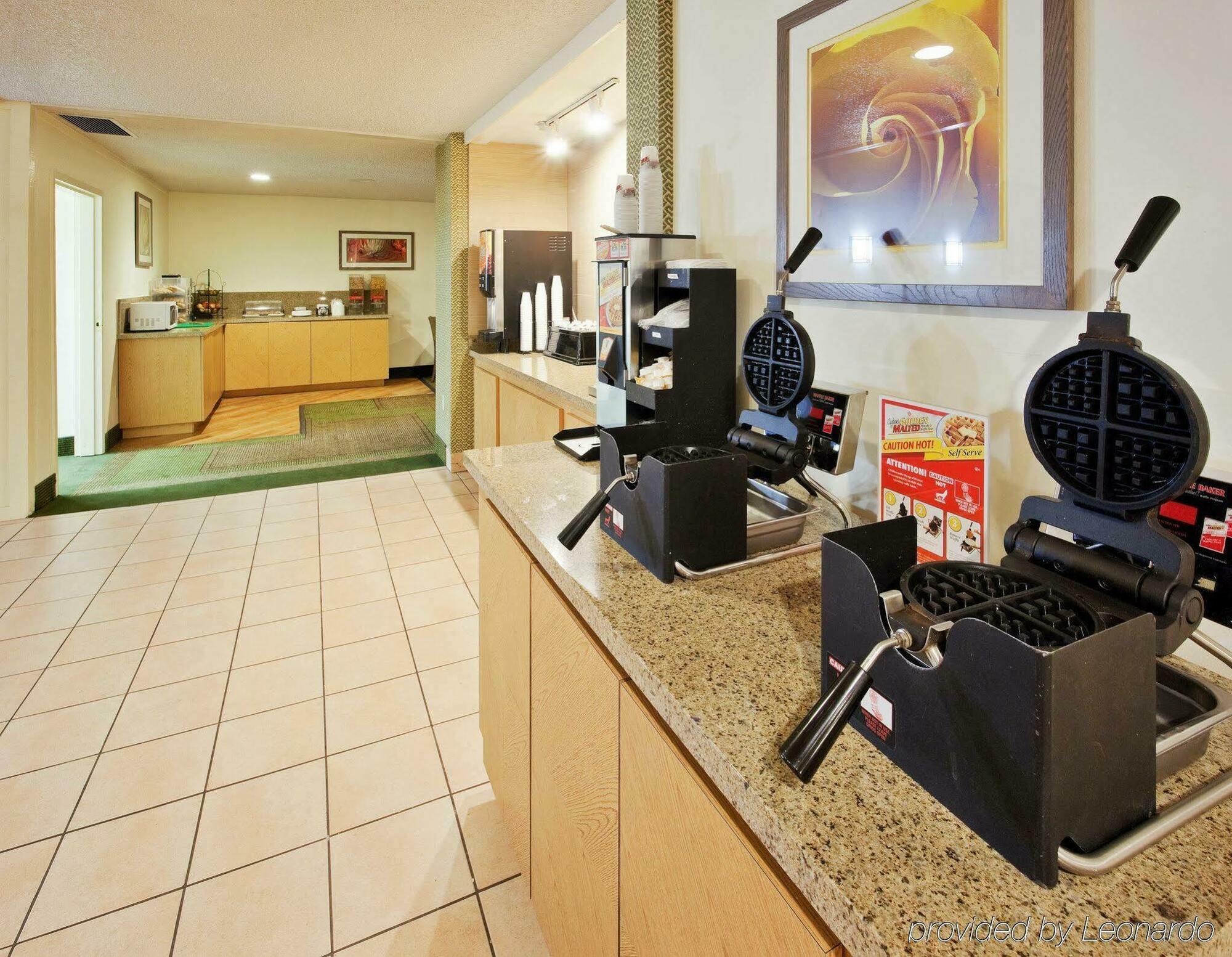 La Quinta By Wyndham Redding Hotel Bagian luar foto